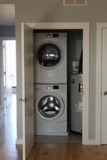 Lavadora y secadora de tamaño completo - 708 N 19th St