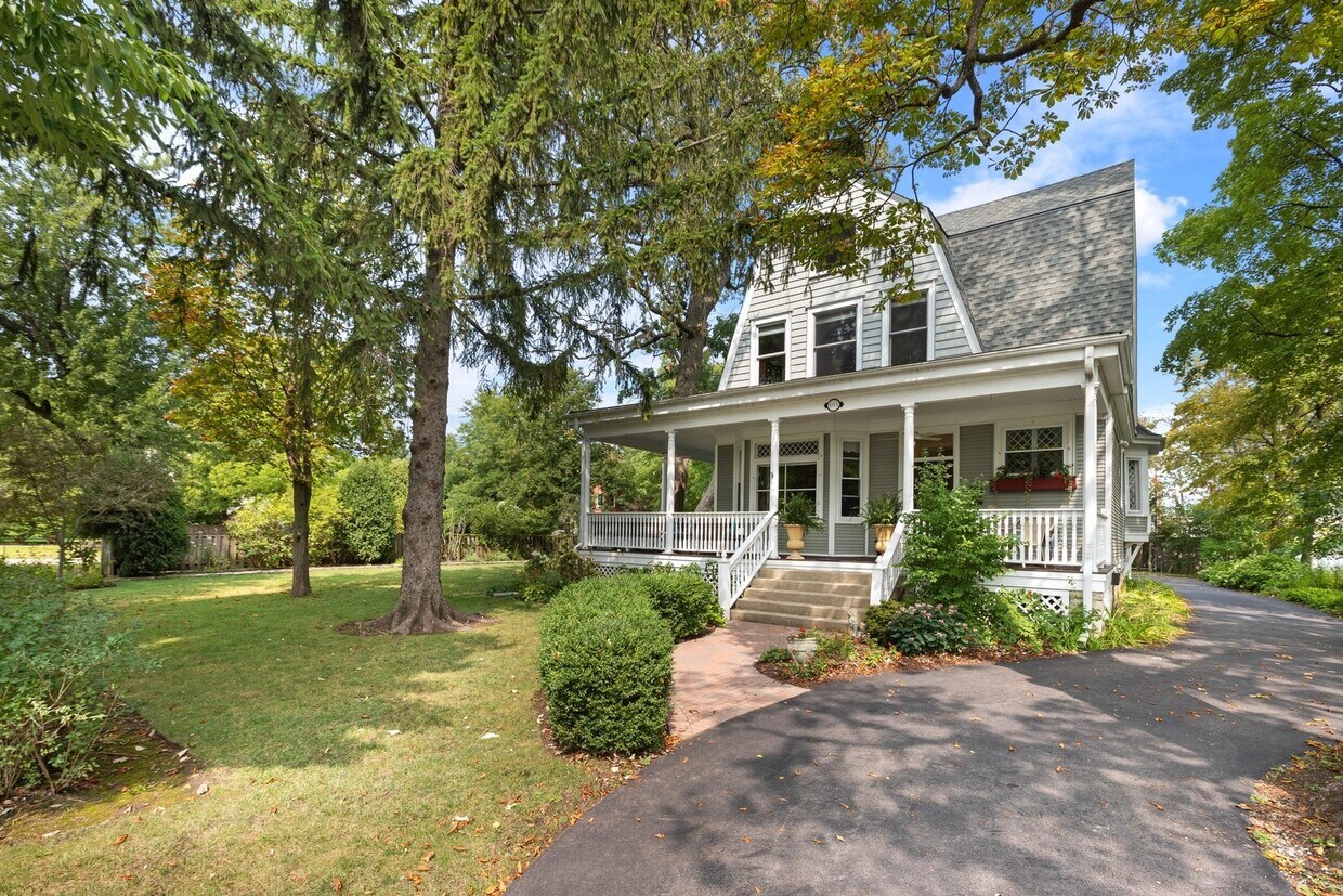 Primary Photo - 693 Greenwood Ave