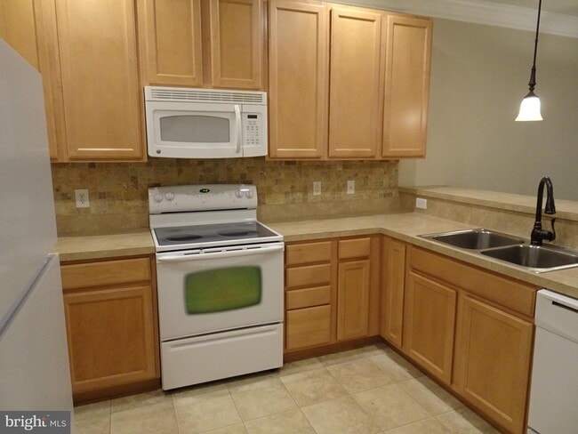 Foto del edificio - 101 Colonial Downs Ct