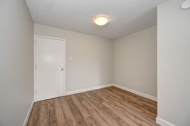 Building Photo - Skyway Estate Apartments