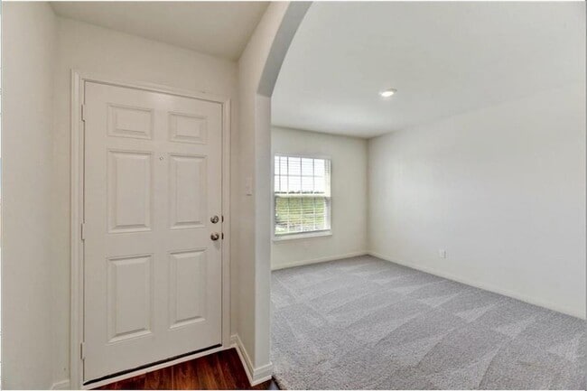 Building Photo - 138 Fox Glen Trl