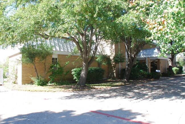 Building Photo - 2911 Lapsley St