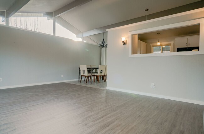 Foto del edificio - 3 Bedroom 2 Bath Fully Fenced Back Yard