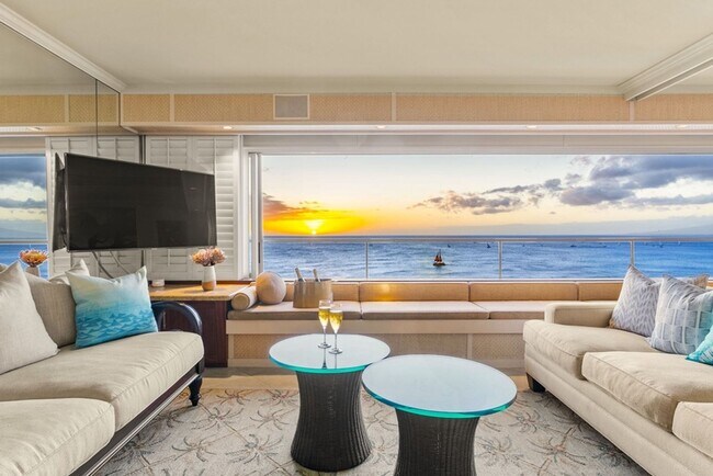 Foto del edificio - Hale Kaimana Breeze: 3BR Oceanfront Stay w/ Stunning Views & Beach Access