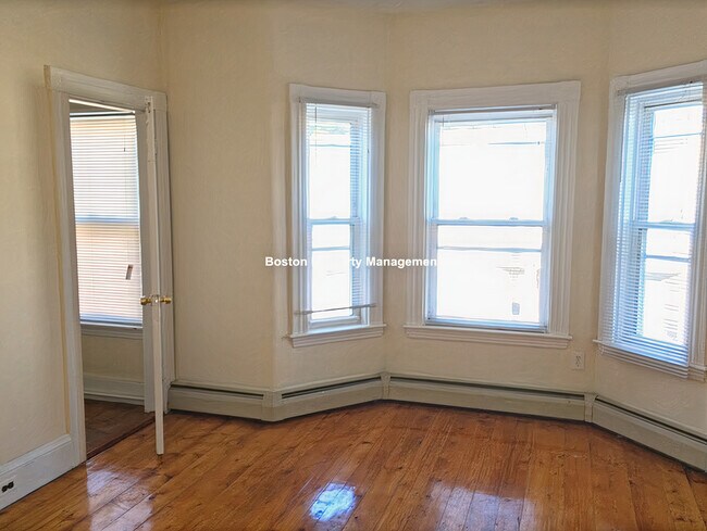 Building Photo - 74 Hano St