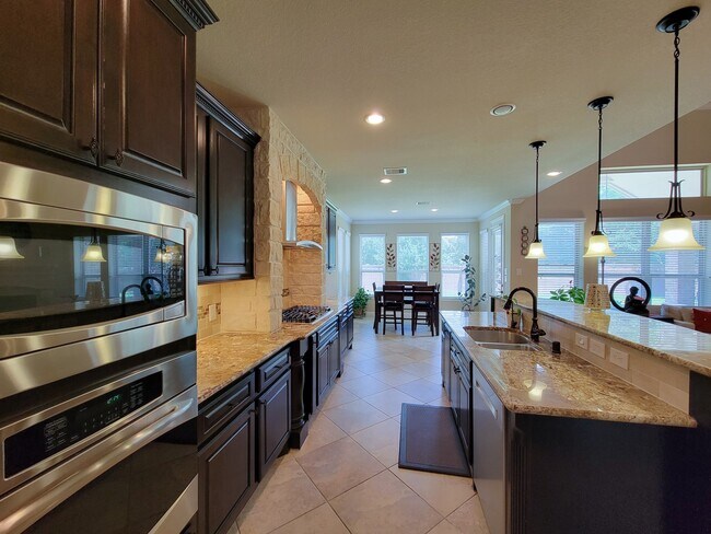 Foto del edificio - 715 Charleston Heights Ln
