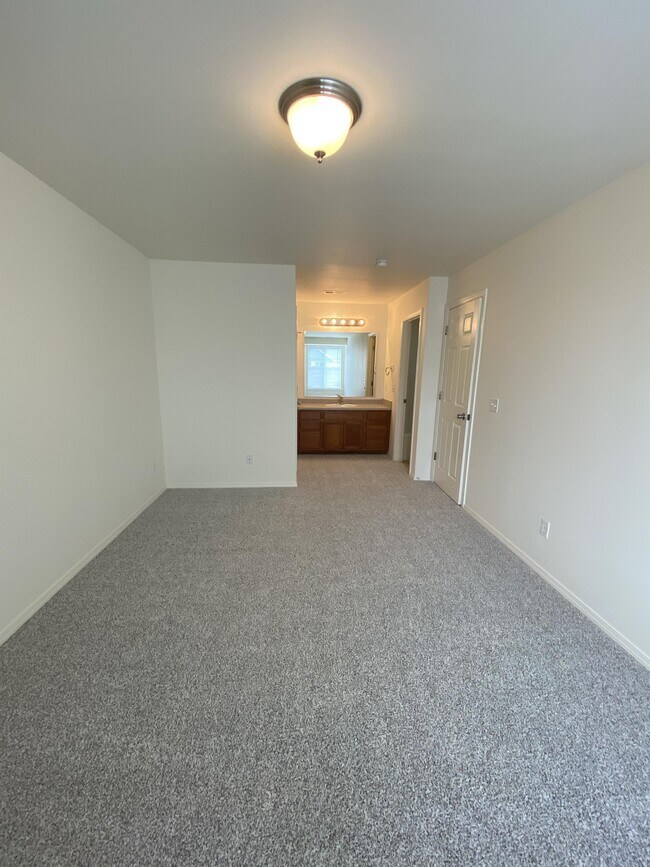 Building Photo - 1098 Longbow Ln
