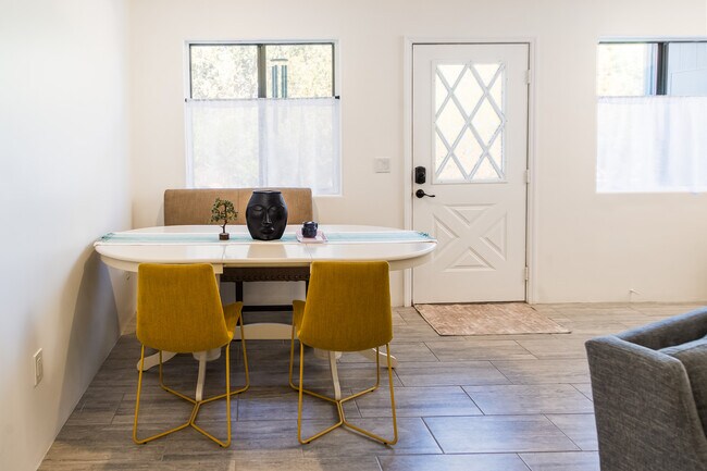 Foto del edificio - 350 Panorama Blvd