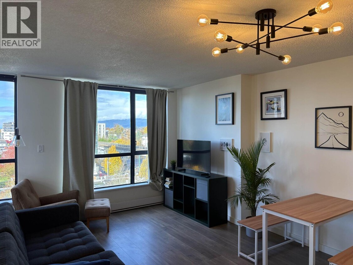 Primary Photo - 3438 Vanness Ave