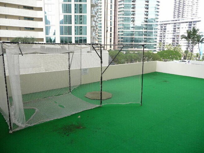 Foto del edificio - To register for the showing time below, no...