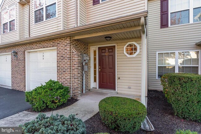 Building Photo - 127 Cardinal Ln