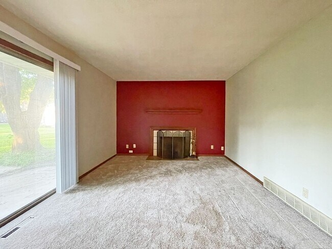 Building Photo - Newly Redone 3 Bedroom Bungalow in Tonka B...