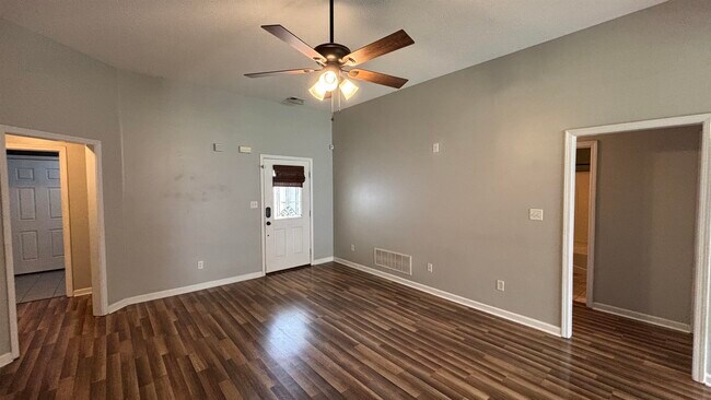 Foto del edificio - 5491 Milton Ridge Dr