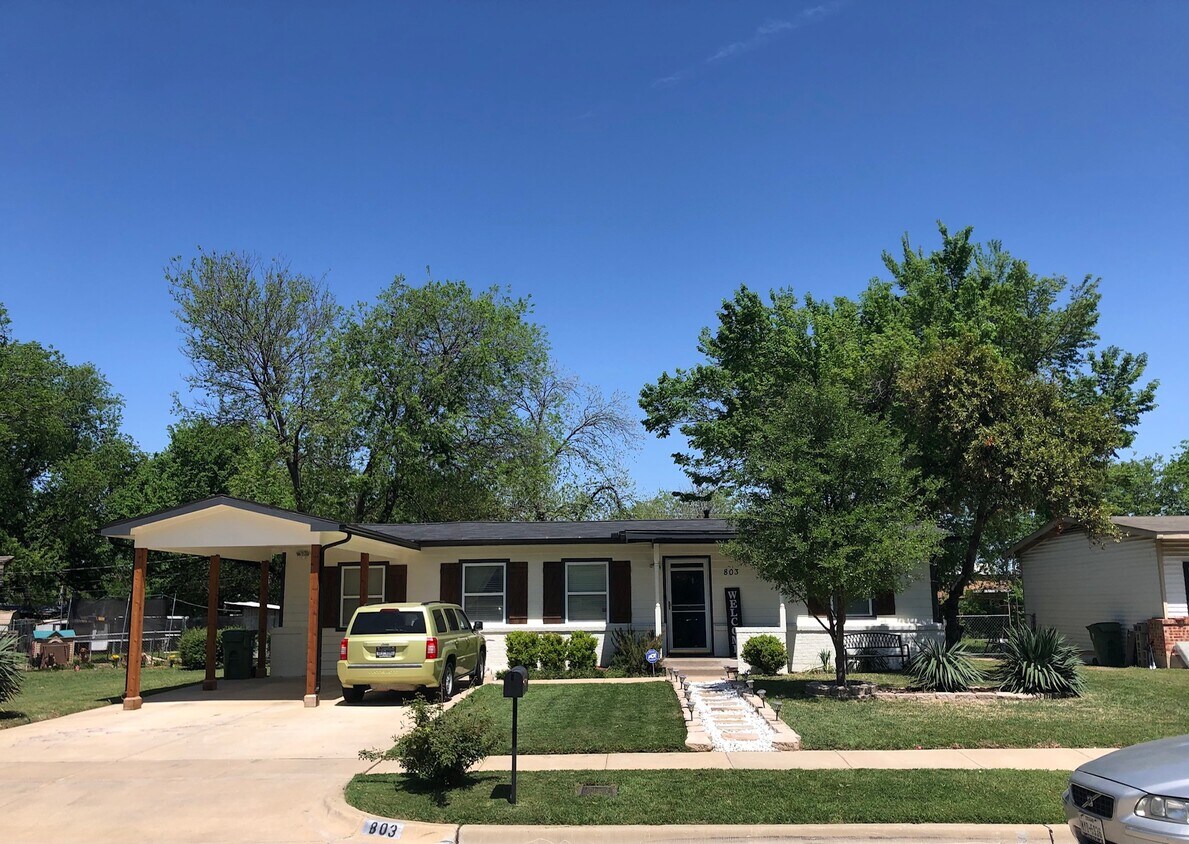 Primary Photo - 803 Forrestal Dr