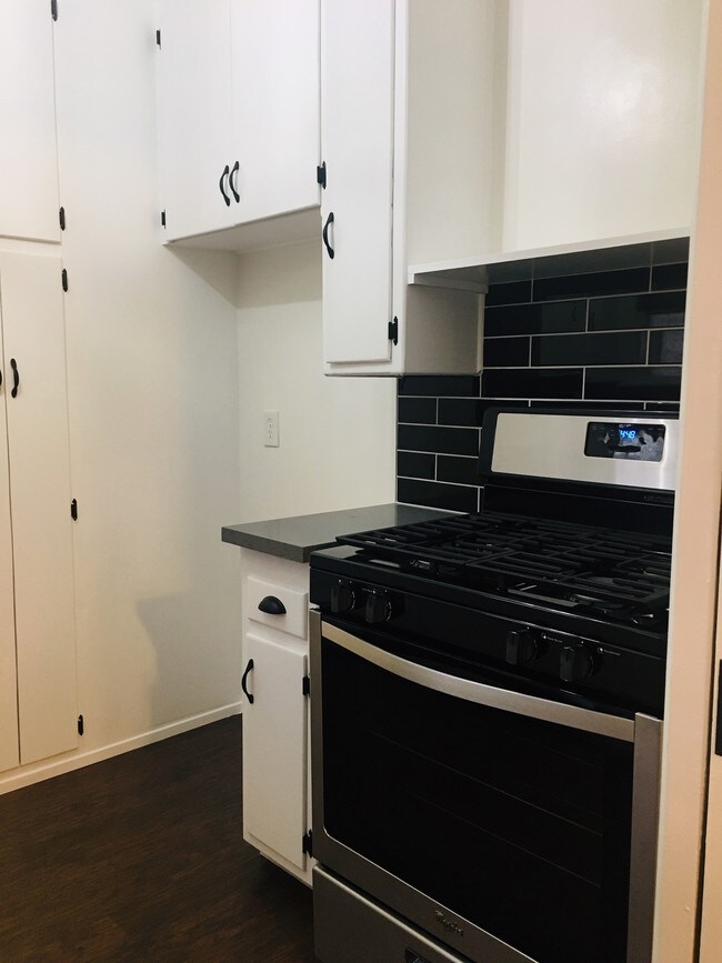 Azulejo personalizado - 1020 N Verdugo Rd