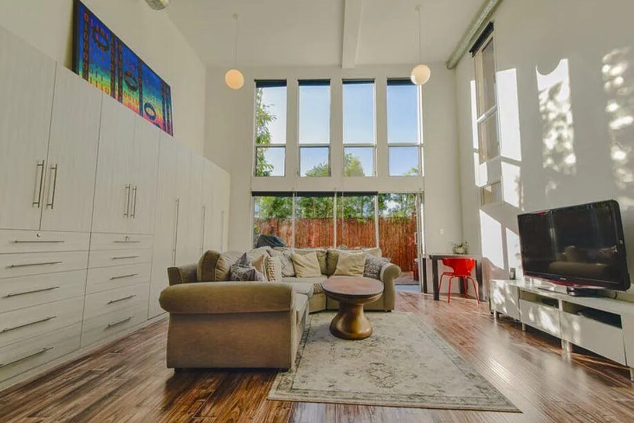Living Area - 4215 Glencoe Ave
