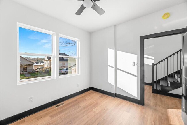 Foto del edificio - 2343 Parkview Ave