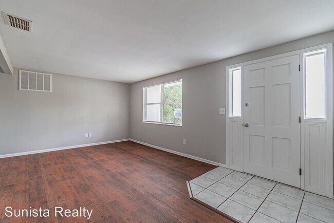 Building Photo - 3 br, 1.5 bath House - 4350 Beacon Square Dr.