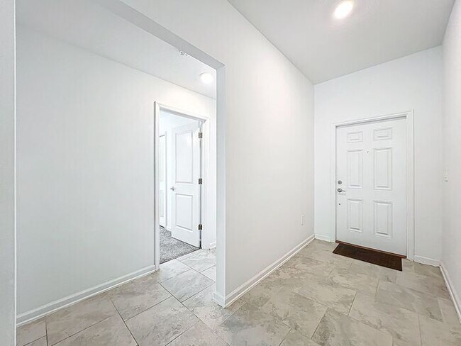 Foto del edificio - 4/2 Groveland Home with Solar Panels-MOVE IN SPECAIL: $200 OFF FIRST MONTH'S RENT