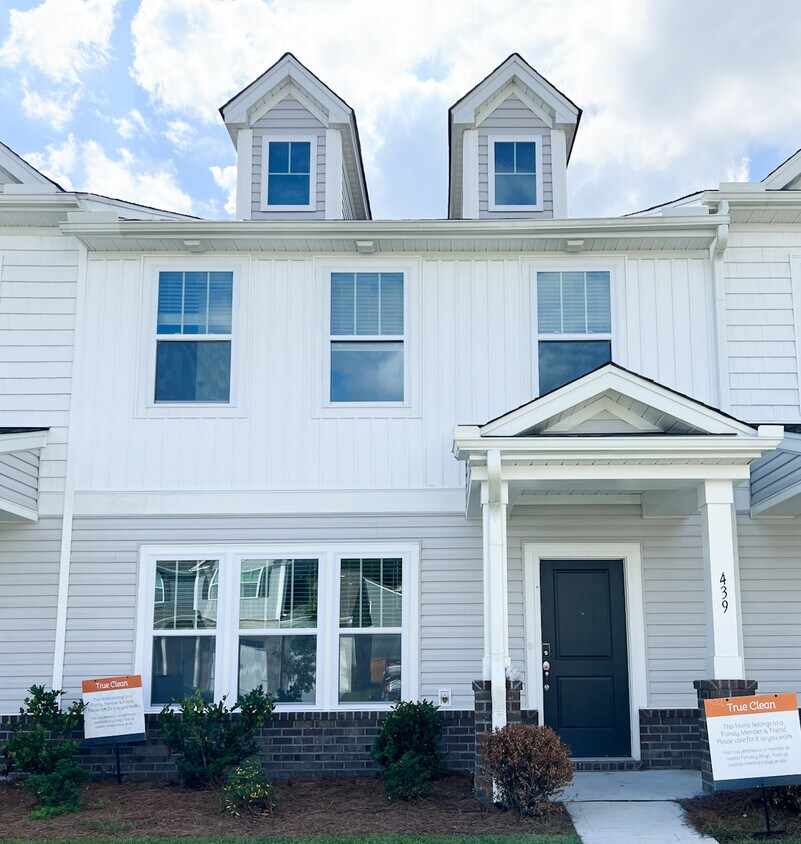 Primary Photo - 439 Avocet Dr