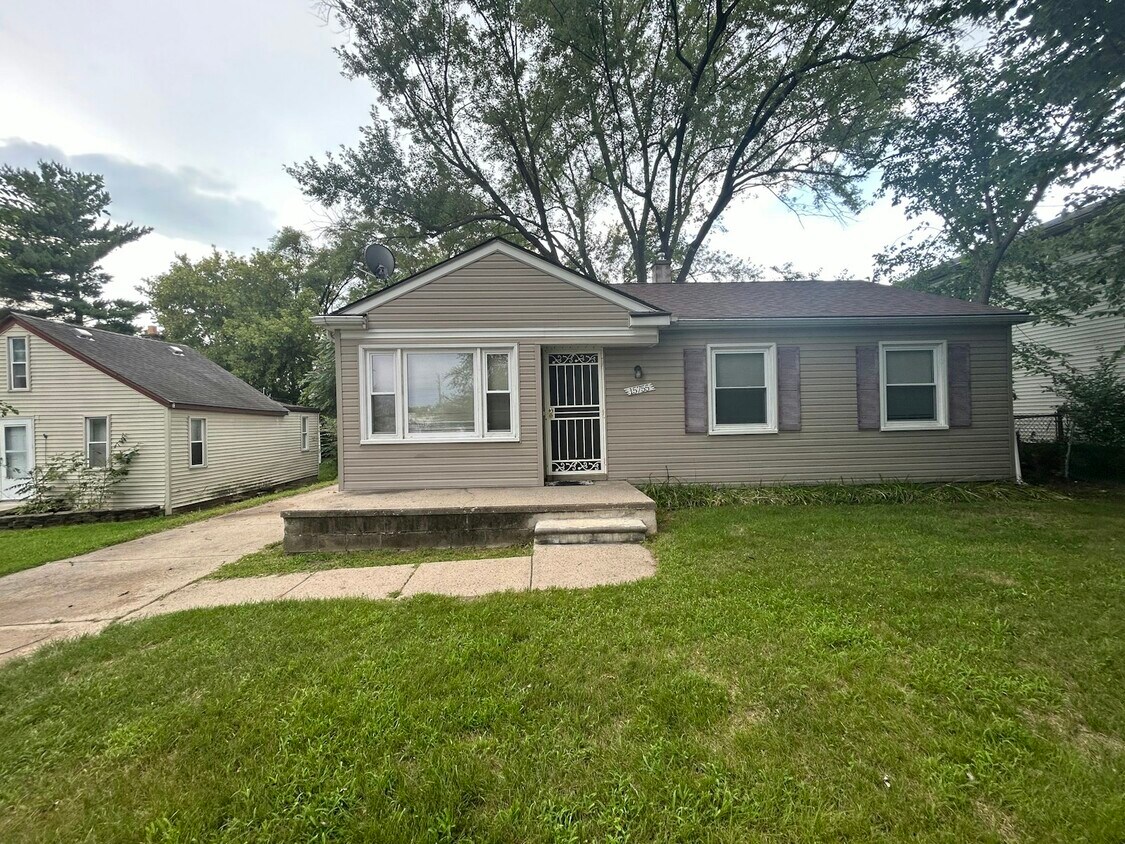 Foto principal - 15755 Woodbine Ave
