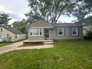 Building Photo - 15755 Woodbine Ave