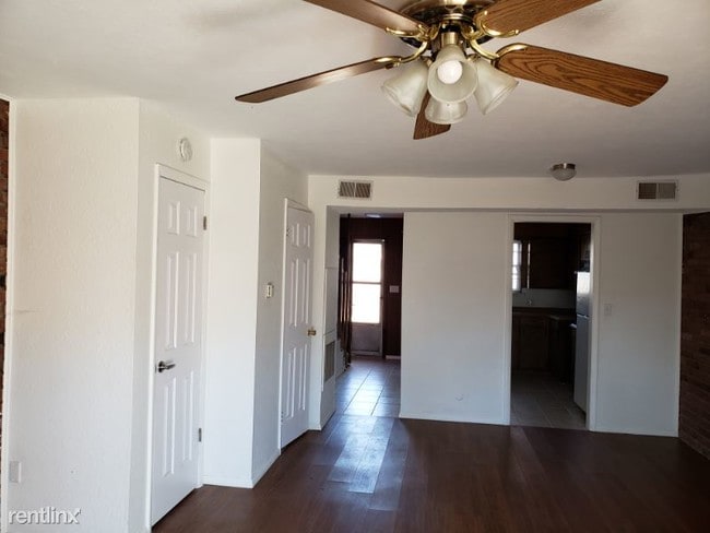 Building Photo - 2 br, 1 bath Apartment - 534 Parklane St