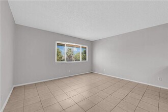 Building Photo - 5325 Redberry St