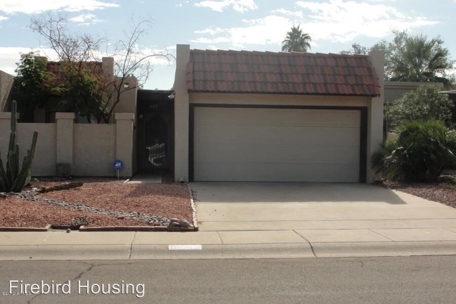 Primary Photo - 3 br, 2 bath House - *829 W Rice Dr