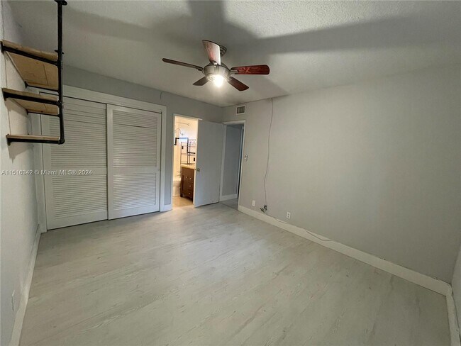 Foto del edificio - 107 SW 19th Ave