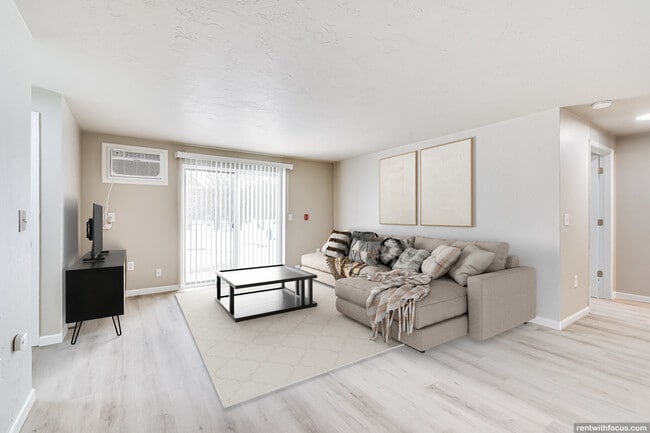 Building Photo - The Landings