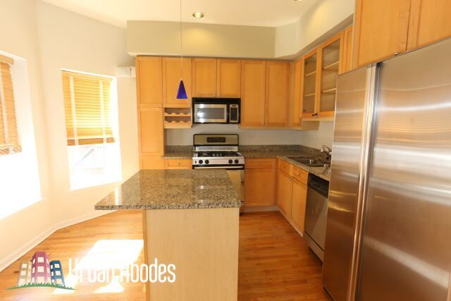 Building Photo - 1017 W Dakin St