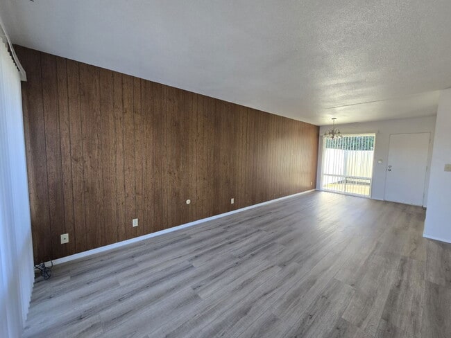 Building Photo - 873 NE Alameda Ave