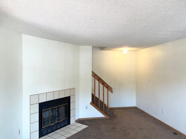 Foto del edificio - Nice 3 Bedroom Unit Near Everything!!