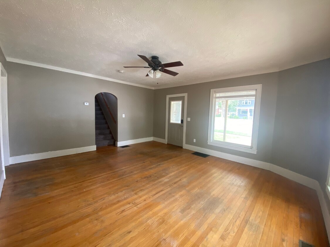 303 S Main St, Plainwell, MI 49080 Townhouse for Rent in Plainwell, MI