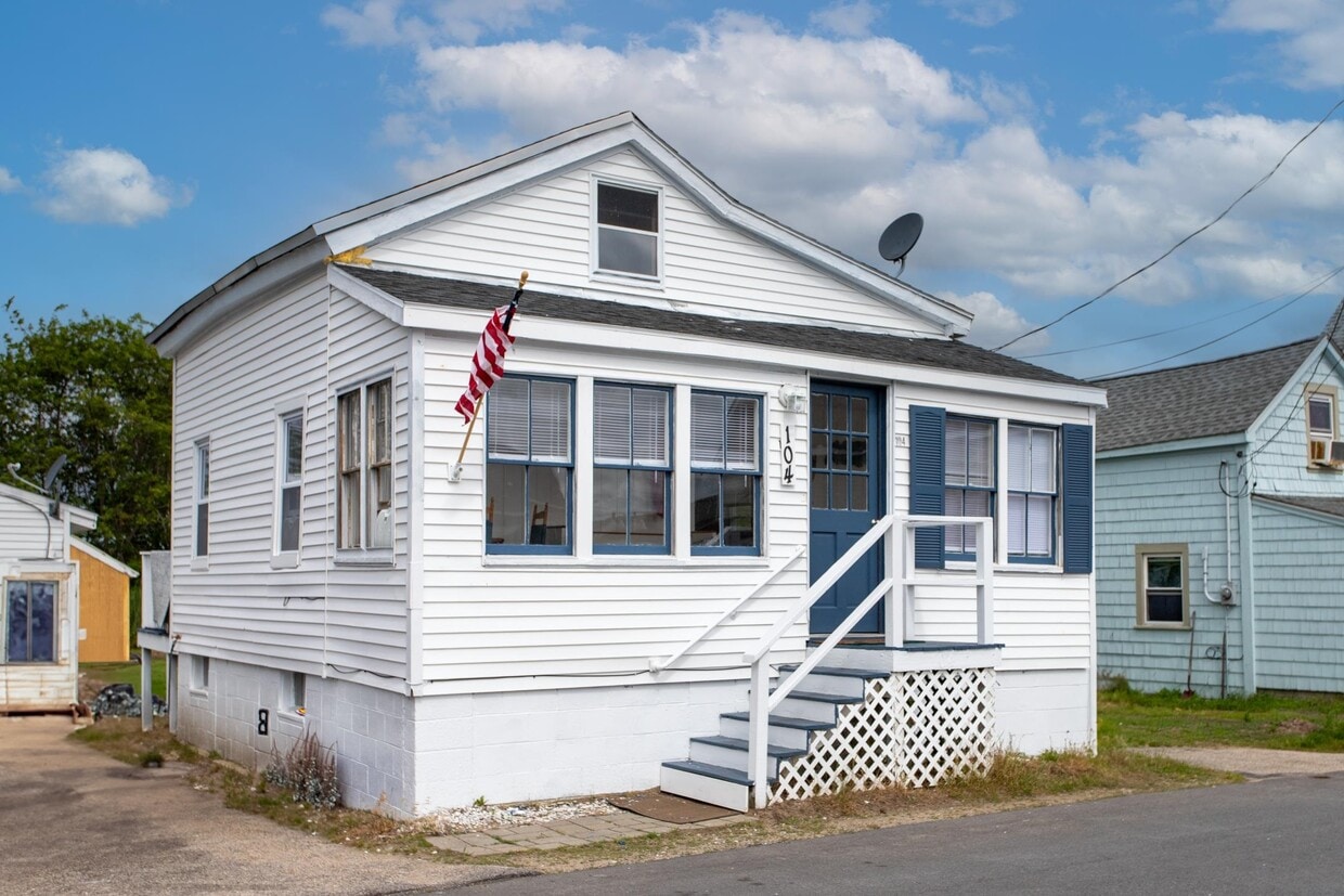 Primary Photo - 104 Cable Ave