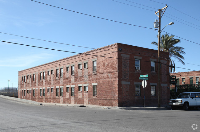 Primary Photo - 911-919 Chihuahua St
