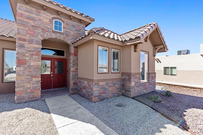 Building Photo - Beautiful 4 Bedroom 3 Bathroom Home!