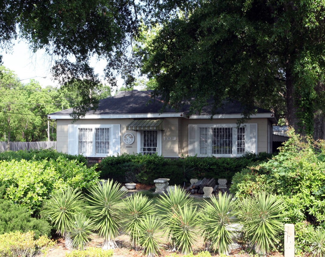 Primary Photo - 108 43 Hwy S