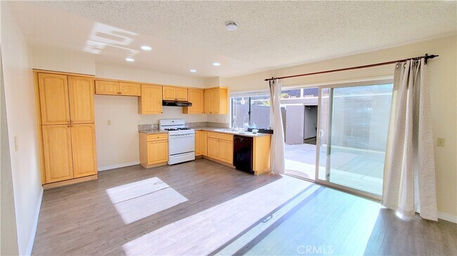 Foto del edificio - 719 Briarwood Ln