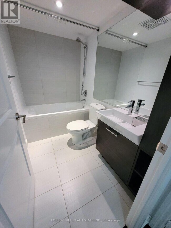 Photo du bâtiment - 386-4386 Yonge St