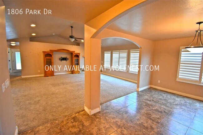 Foto del edificio - Gorgeous 2 Bed Syracuse Home! No Deposit O...