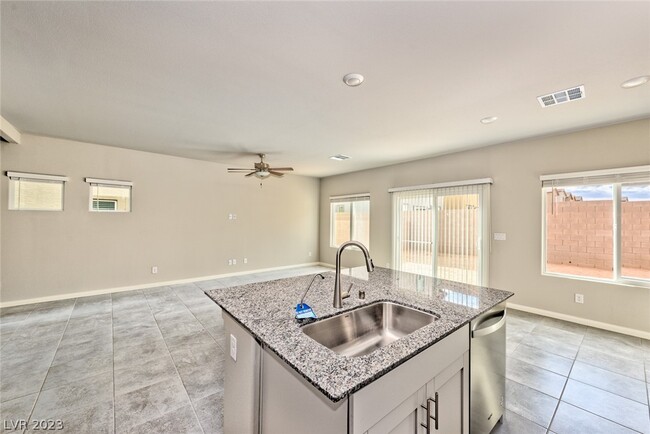 Foto del edificio - 8285 Palladium St