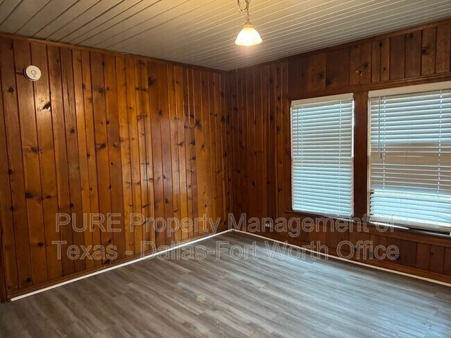 Building Photo - 608 Prairie St