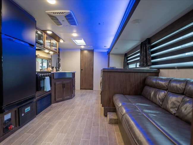 Building Photo - 1905 W St Louis St