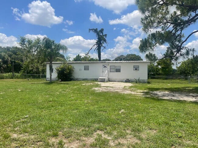 Building Photo - Delightful 2 bedroom home