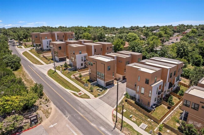 Foto del edificio - 6823 Wolfcreek Pass