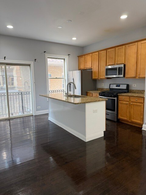 Building Photo - 2014 N Narragansett Ave