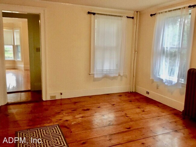 Building Photo - 2 br, 1 bath House - 115 1/2 Market St.