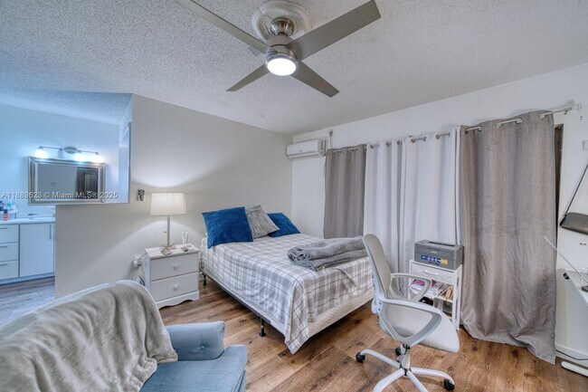 Foto del edificio - 10000 SW 147th Ct